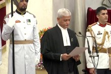 ದೇಶದ 49ನೇ ಮುಖ್ಯ ನ್ಯಾಯಮೂರ್ತಿಯಾಗಿ ನ್ಯಾ. ಉದಯ್ ಉಮೇಶ್ ಲಲಿತ್  ಪದಗ್ರಹಣ ದೇಶದ 49ನೇ ಮುಖ್ಯ ನ್ಯಾಯಮೂರ್ತಿಯಾಗಿ ನ್ಯಾ. ಉದಯ್ ಉಮೇಶ್ ಲಲಿತ್  ಪದಗ್ರಹಣ