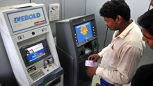 ATM ನಿರಾಕರಿಸಿದ 500 ರೂ.ಗಳನ್ನು ನೀಡದ ಬ್ಯಾಂಕಿಗೆ ದಂಡ! ಖರ್ಚು, ಬಡ್ಡಿ ಸೇರಿ ಗ್ರಾಹಕನಿಗೆ ₹1,02,700 ಪರಿಹಾರ!  ATM ನಿರಾಕರಿಸಿದ 500 ರೂ.ಗಳನ್ನು ನೀಡದ ಬ್ಯಾಂಕಿಗೆ ದಂಡ! ಖರ್ಚು, ಬಡ್ಡಿ ಸೇರಿ ಗ್ರಾಹಕನಿಗೆ ₹1,02,700 ಪರಿಹಾರ!