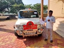 ರೈತನಿಗೆ ಪರಿಹಾರ ನೀಡಲು ವಿಳಂಬ: ಅಧಿಕಾರಿಗಳ ವಾಹನ ಜಪ್ತಿ, ಮಾತಿನ ಚಕಮಕಿ! ರೈತನಿಗೆ ಪರಿಹಾರ ನೀಡಲು ವಿಳಂಬ: ಅಧಿಕಾರಿಗಳ ವಾಹನ ಜಪ್ತಿ, ಮಾತಿನ ಚಕಮಕಿ!