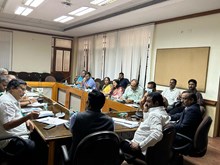 ಕಬ್ಬು ಮಂಡಳಿ ನೇತೃತ್ವದ ಸಭೆ ವಿಫಲ; ಮುಂದುವರಿದ ಪ್ರತಿಭಟನೆ ಕಬ್ಬು ಮಂಡಳಿ ನೇತೃತ್ವದ ಸಭೆ ವಿಫಲ; ಮುಂದುವರಿದ ಪ್ರತಿಭಟನೆ