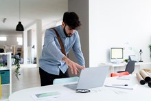 ಕೋಟಿ ರೂ.ವೇತನ ಇದೆ; ಕೆಲಸನೇ ಇಲ್ಲ: ಕಂಪನಿ ವಿರುದ್ಧ ಕೋರ್ಟ್ ಮೊರೆ ಹೋದ ಉದ್ಯೋಗಿ! ಕೋಟಿ ರೂ.ವೇತನ ಇದೆ; ಕೆಲಸನೇ ಇಲ್ಲ: ಕಂಪನಿ ವಿರುದ್ಧ ಕೋರ್ಟ್ ಮೊರೆ ಹೋದ ಉದ್ಯೋಗಿ!