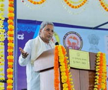 ಒಣಭೂಮಿಯಲ್ಲಿ ಕೃಷಿ; ಸಂಶೋಧನೆಗೆ ಸಿ.ಎಂ ಸಿದ್ದರಾಮಯ್ಯ ಸಲಹೆ ಒಣಭೂಮಿಯಲ್ಲಿ ಕೃಷಿ; ಸಂಶೋಧನೆಗೆ ಸಿ.ಎಂ ಸಿದ್ದರಾಮಯ್ಯ ಸಲಹೆ