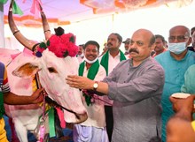 “ರೈತರಿಗೆ ಒಳ್ಳೆಯದಾಗುವುದಾದರೇ ನಾನು ಗಲ್ಲಿಗೇರಲು ಕೂಡ ಸಿದ್ದ” ಸಿಎಂ ಬೊಮ್ಮಾಯಿ! “ರೈತರಿಗೆ ಒಳ್ಳೆಯದಾಗುವುದಾದರೇ ನಾನು ಗಲ್ಲಿಗೇರಲು ಕೂಡ ಸಿದ್ದ” ಸಿಎಂ ಬೊಮ್ಮಾಯಿ!