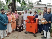 ಕೇಂದ್ರ ಸಚಿವ ಪರ್ಷೋತ್ತಮ್ ರೂಪಾಲಾ ಅವರಿಂದ ವಿದ್ಯಾರ್ಥಿಗಳಿಗೆ  “ಗೋ ಕಾಶ್ಟ್” ಯಂತ್ರ ವಿತರಣೆ! ಕೇಂದ್ರ ಸಚಿವ ಪರ್ಷೋತ್ತಮ್ ರೂಪಾಲಾ ಅವರಿಂದ ವಿದ್ಯಾರ್ಥಿಗಳಿಗೆ  “ಗೋ ಕಾಶ್ಟ್” ಯಂತ್ರ ವಿತರಣೆ!