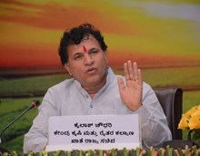 ಸಚಿವ ಕೈಲಾಶ್ ಚೌಧರಿ ಕರ್ನಾಟಕ ಪ್ರವಾಸದಲ್ಲಿದ್ದು, ಎಫ್ಪಿಒಗಳ ಸಮ್ಮೇಳನದಲ್ಲಿ ಭಾಗವಹಿಸಿಲಿದ್ದಾರೆ.. ಸಚಿವ ಕೈಲಾಶ್ ಚೌಧರಿ ಕರ್ನಾಟಕ ಪ್ರವಾಸದಲ್ಲಿದ್ದು, ಎಫ್ಪಿಒಗಳ ಸಮ್ಮೇಳನದಲ್ಲಿ ಭಾಗವಹಿಸಿಲಿದ್ದಾರೆ..