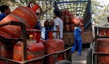 ಆಗಸ್ಟ್ ತಿಂಗಳ  ಮೊದಲ ದಿನವೇ ಗ್ರಾಹಕರಿಗೆ ಬಂಪರ್.. LPG ಸಿಲಿಂಡರ್ ಬೆಲೆಯಲ್ಲಿ ಭಾರೀ ಇಳಿಕೆ ಆಗಸ್ಟ್ ತಿಂಗಳ  ಮೊದಲ ದಿನವೇ ಗ್ರಾಹಕರಿಗೆ ಬಂಪರ್.. LPG ಸಿಲಿಂಡರ್ ಬೆಲೆಯಲ್ಲಿ ಭಾರೀ ಇಳಿಕೆ